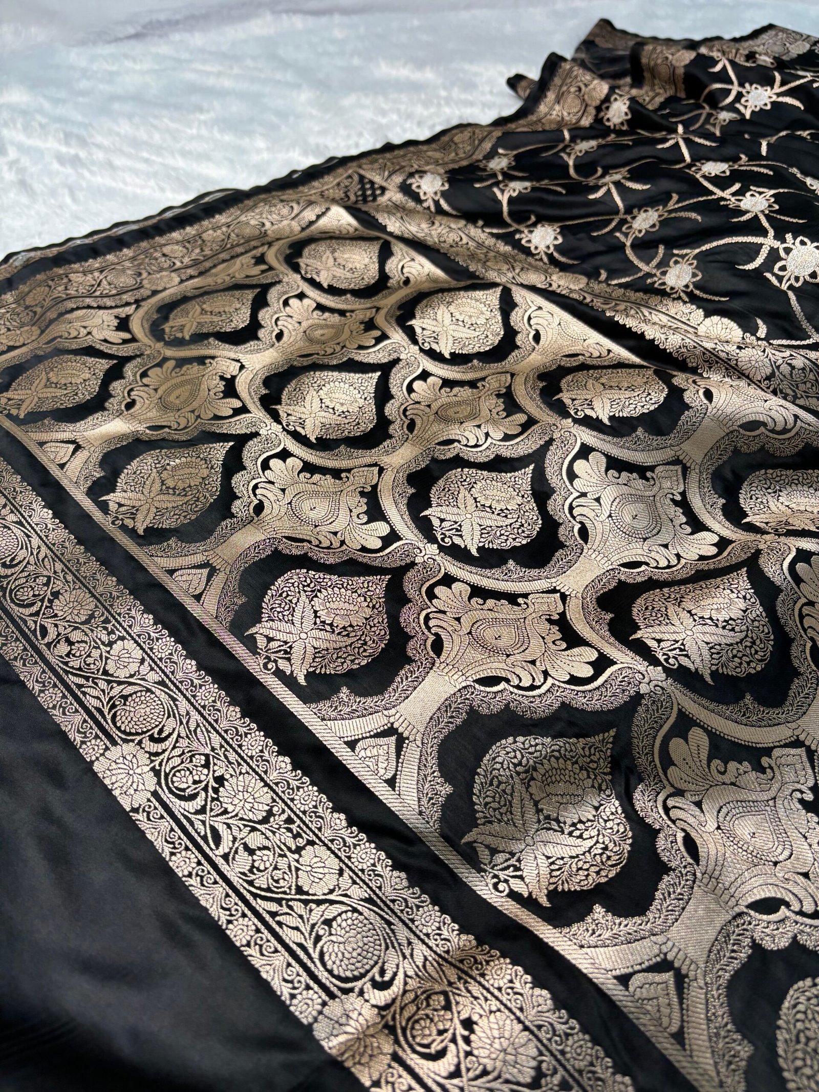 Black Sona Rupa Jaal Mashru Silk Saree-Pallu Detail