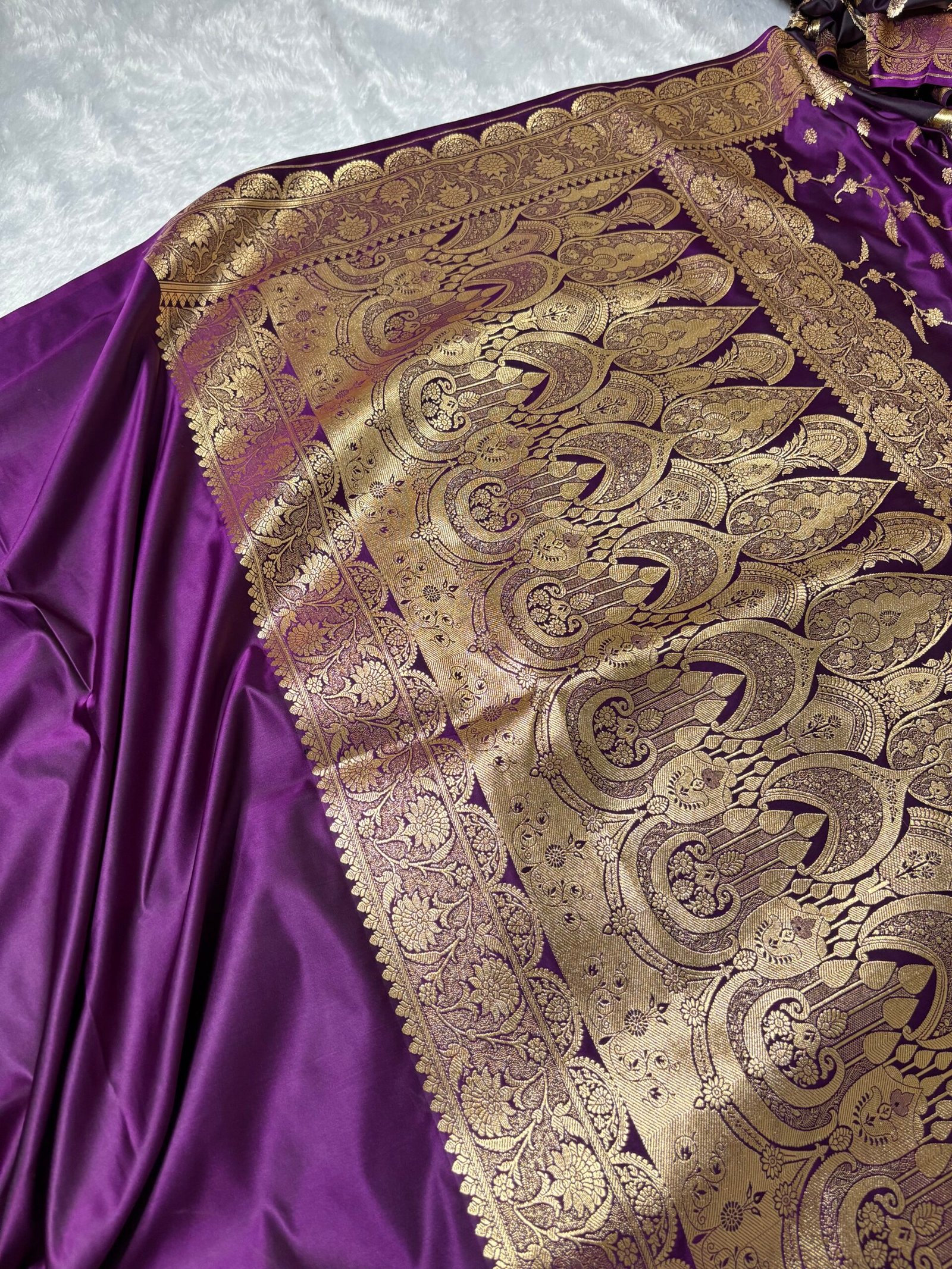Deep Violet Floral Jaal Banarasi Satin Katan Saree-Pallu