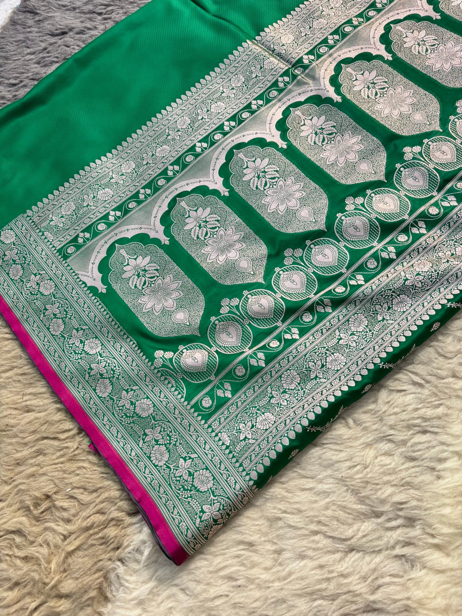 Emerald Green Jaal Mashru Katan Silk Saree-Pallu Detail