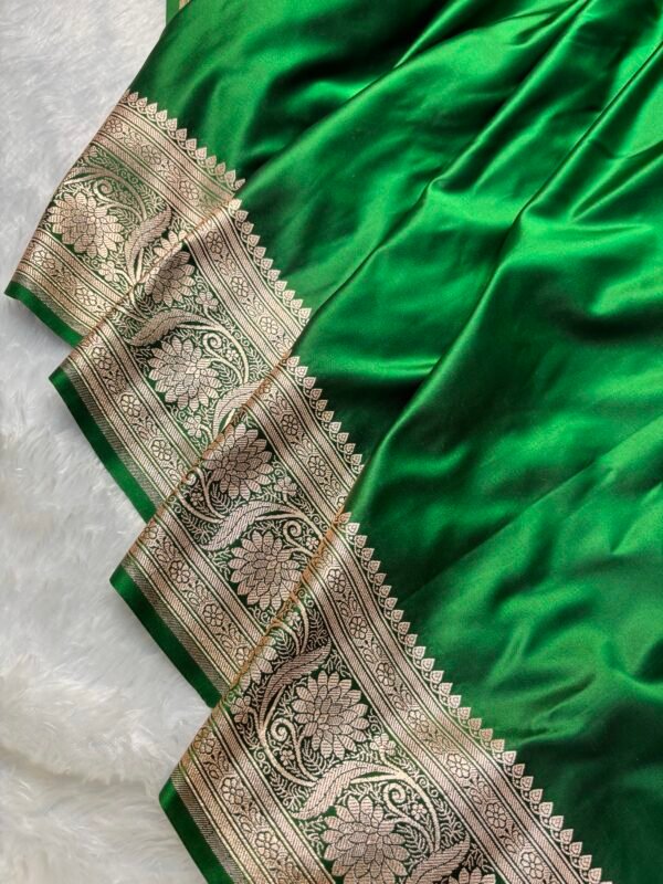 Emerald Green Plain Banarasi Satin Silk Saree-Border Detail