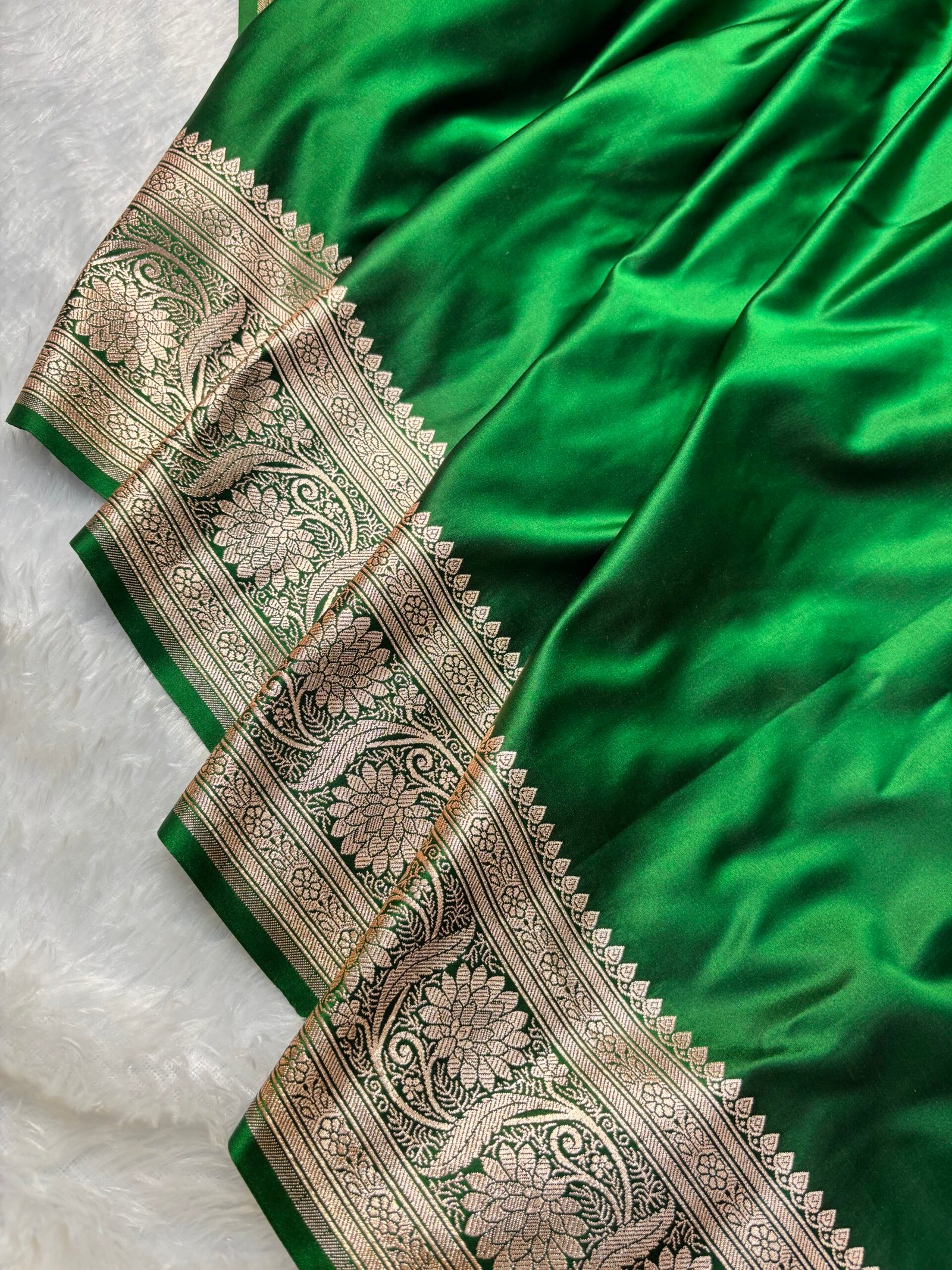 Emerald Green Plain Banarasi Satin Silk Saree-Border Detail