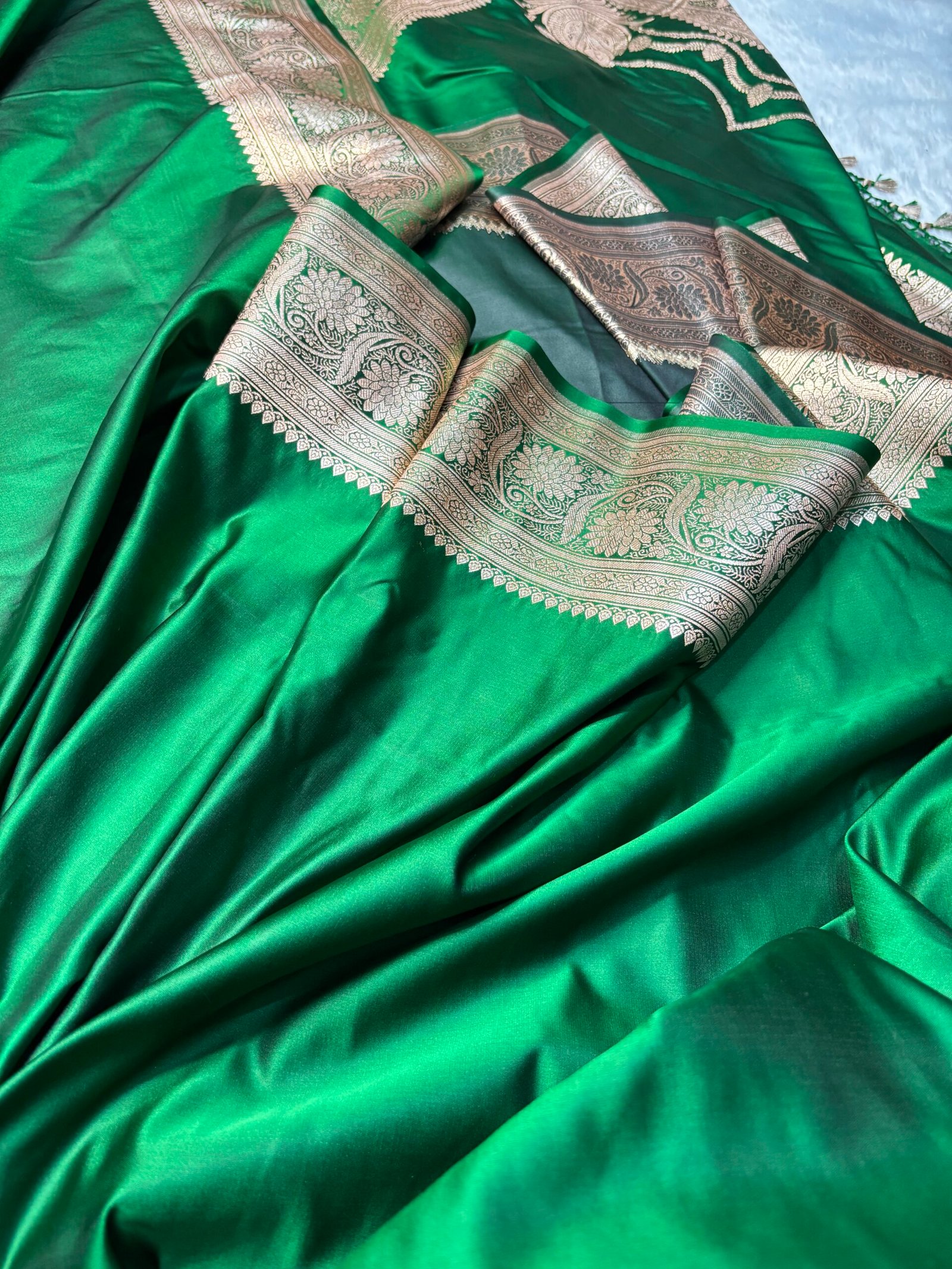 Emerald Green Plain Banarasi Satin Silk Saree-Front View