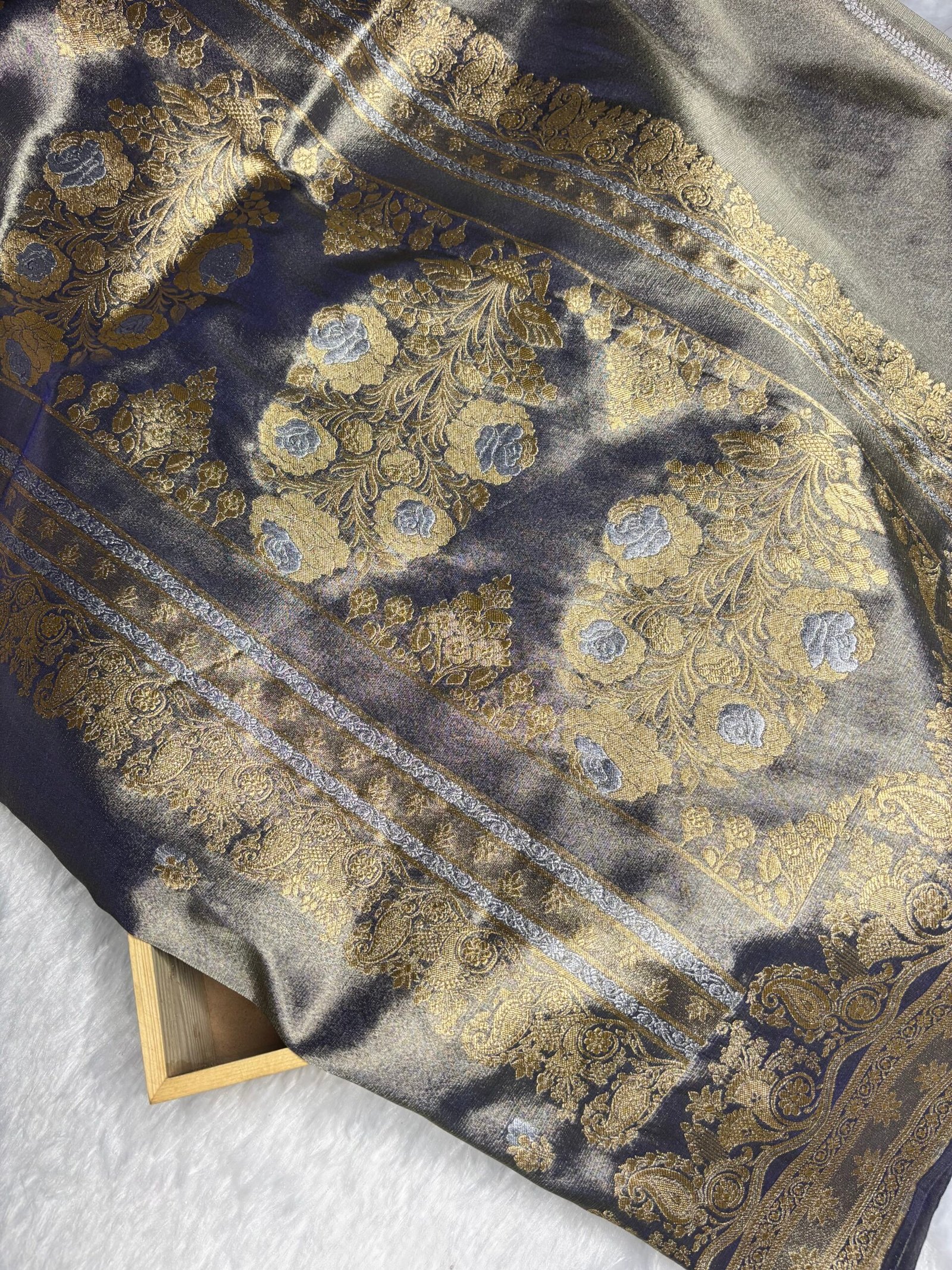 Lavender Banarasi Tissue Silk Saree-Pallu Detail