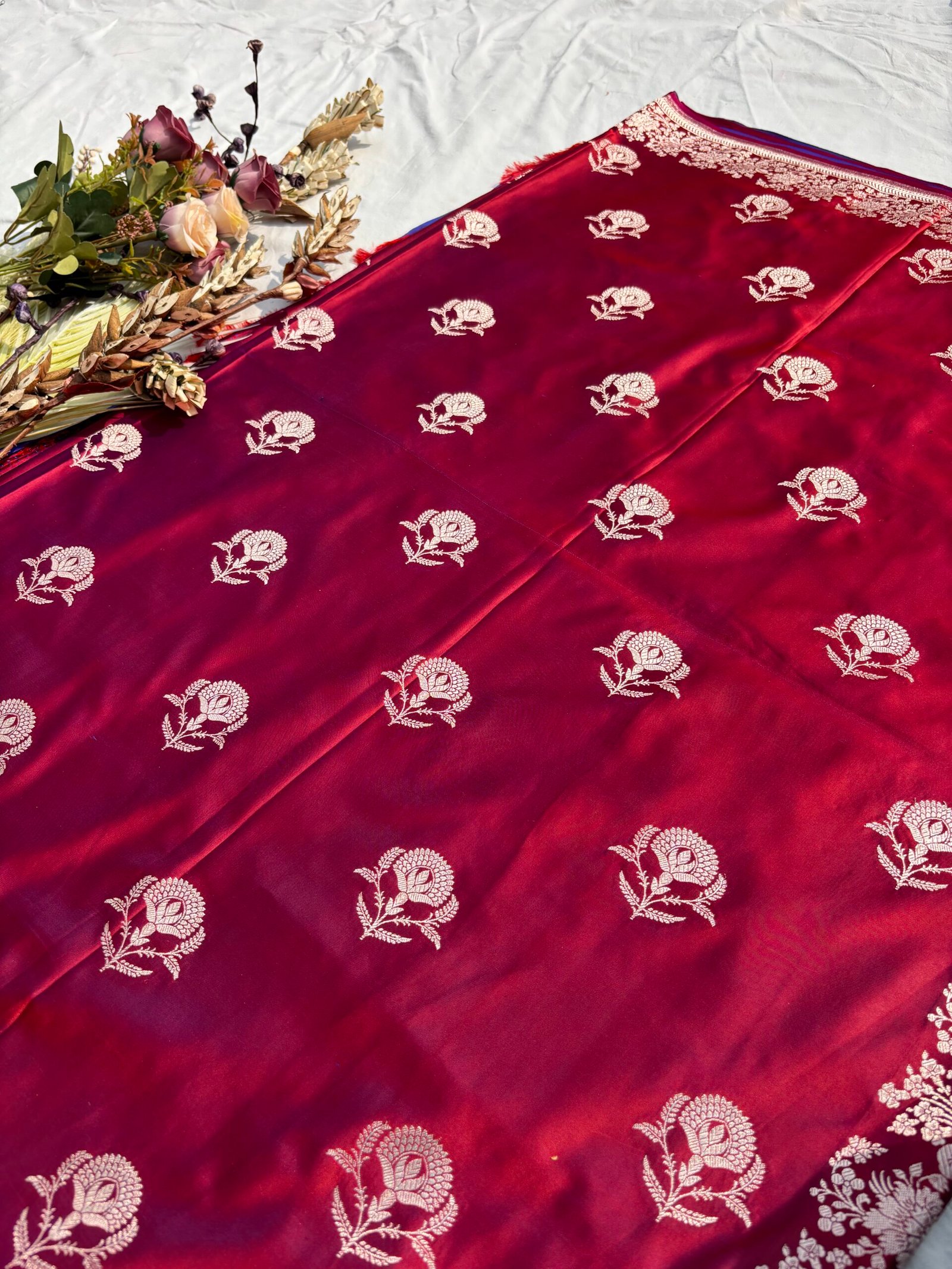 Magenta Red Mashru Katan Silk Banarasi Saree-Design Detail