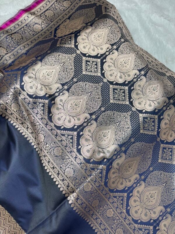 Navy Blue Banarasi Rangkat Mashru Silk Saree-Pallu Detail