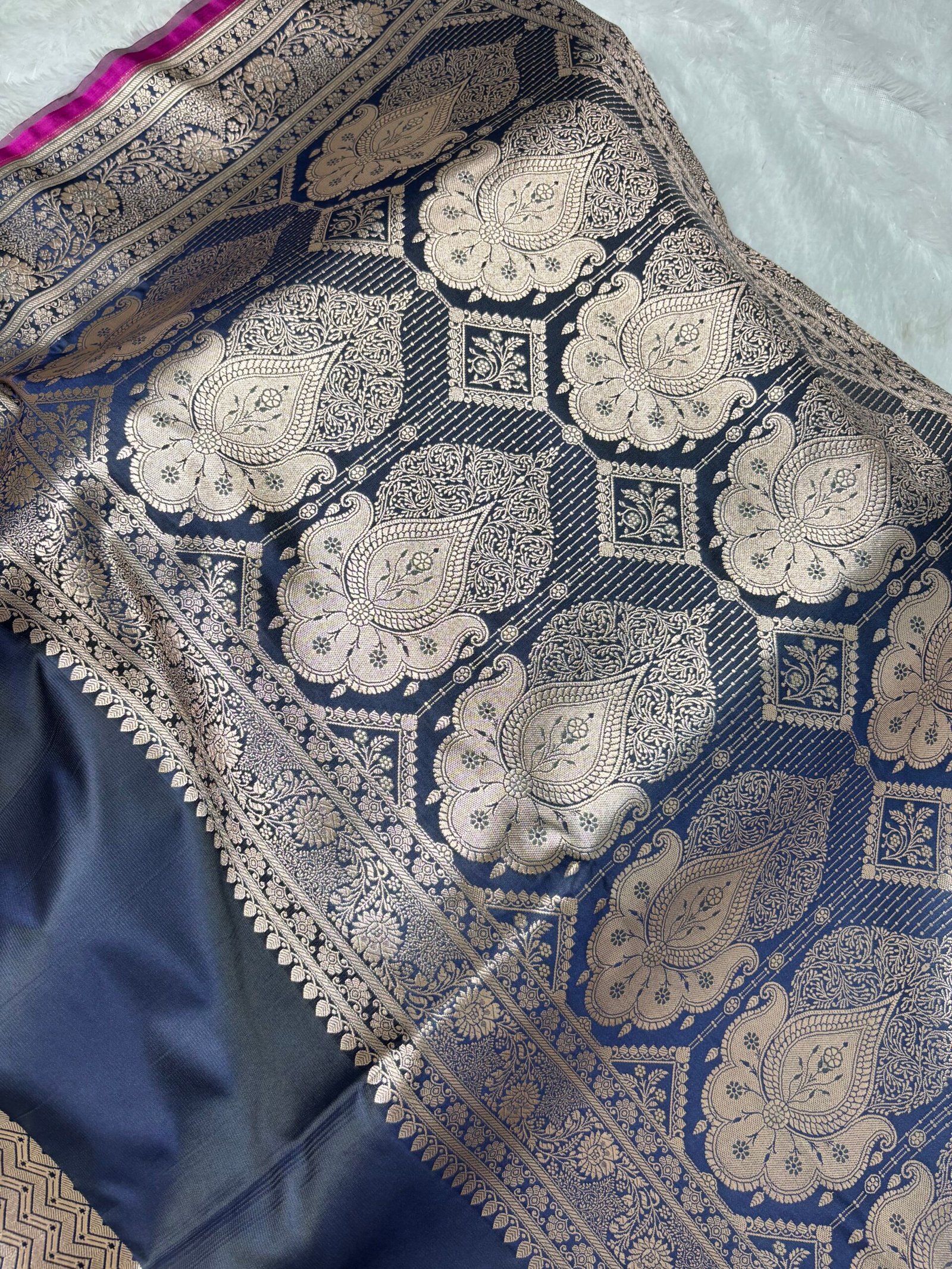 Navy Blue Banarasi Rangkat Mashru Silk Saree-Pallu Detail
