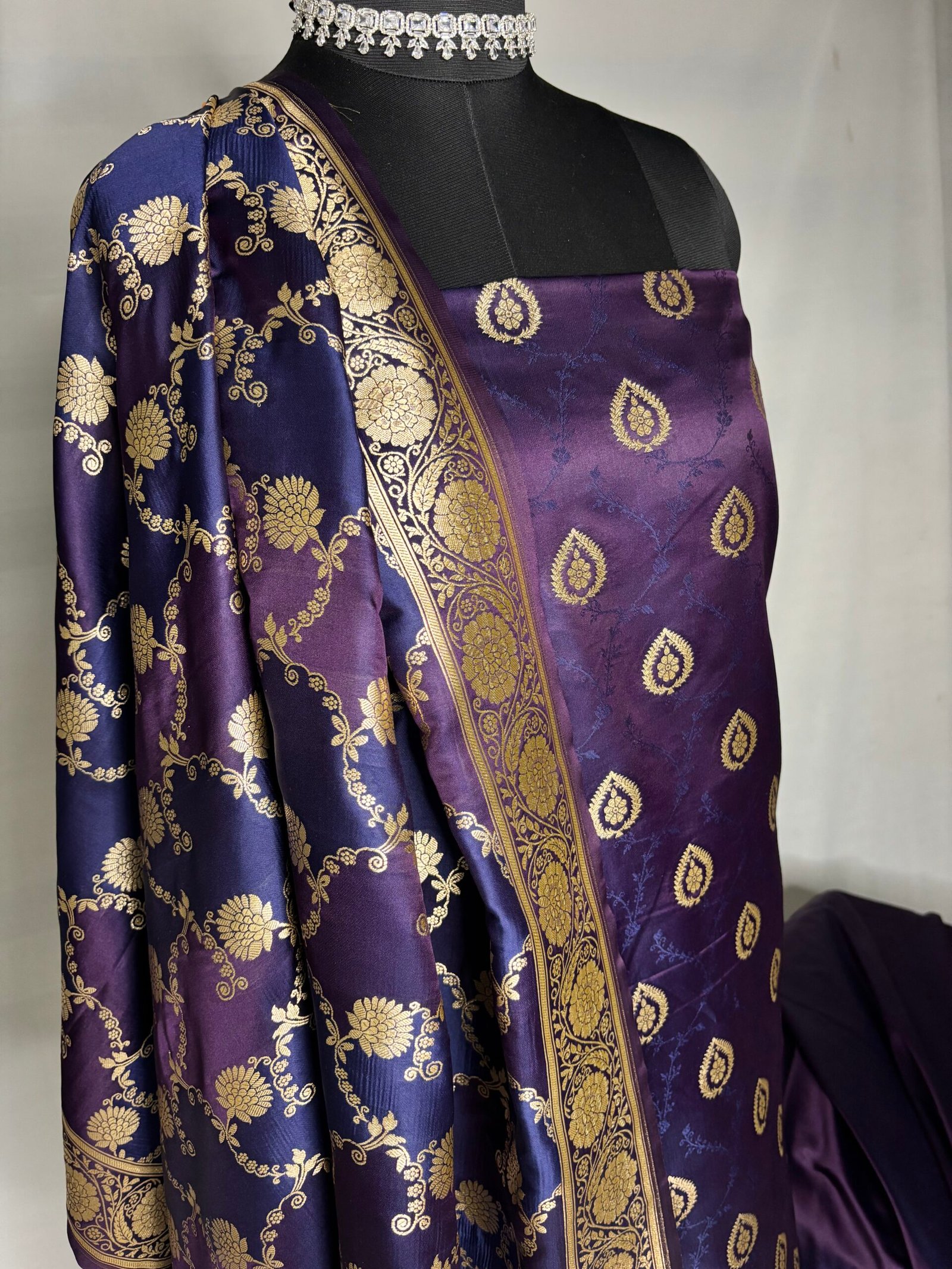 Purple Mashru Silk Banarasi Suit with Rangkat Dupatta-Dupatta Detail