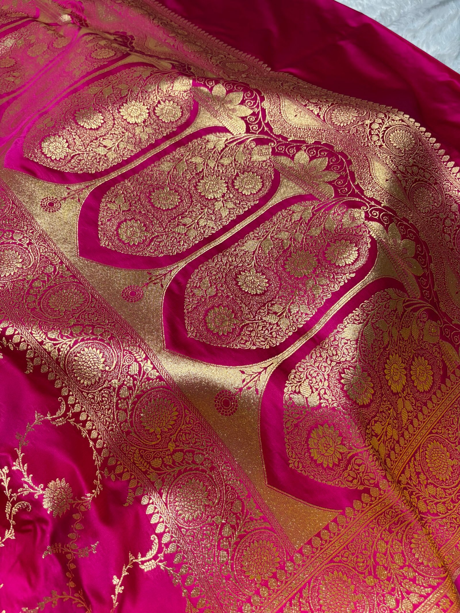 Rani Pink Floral Jaal Satin Katan Silk Banarasi Saree-Border