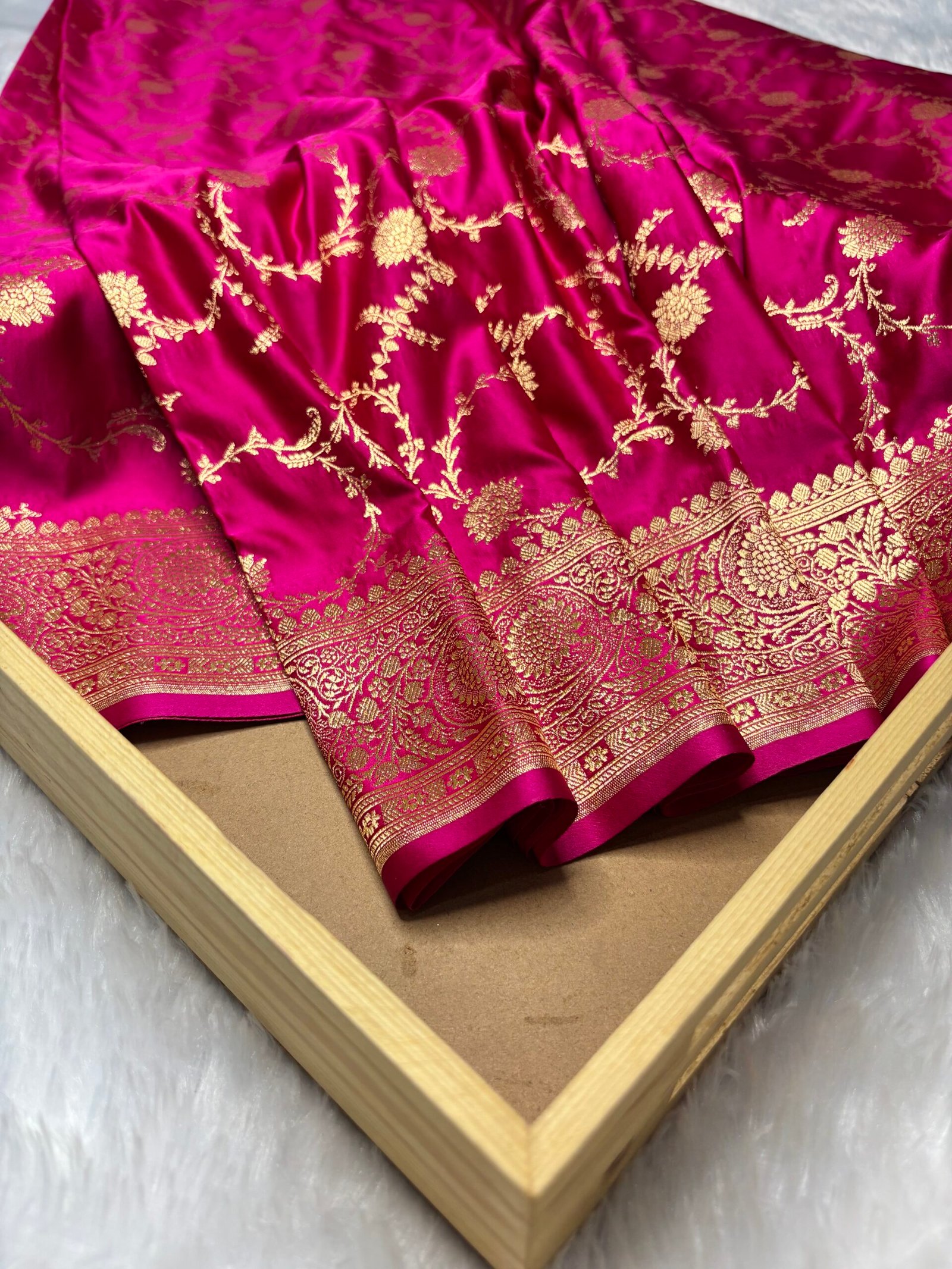 Rani Pink Floral Jaal Satin Katan Silk Banarasi Saree-Pallu