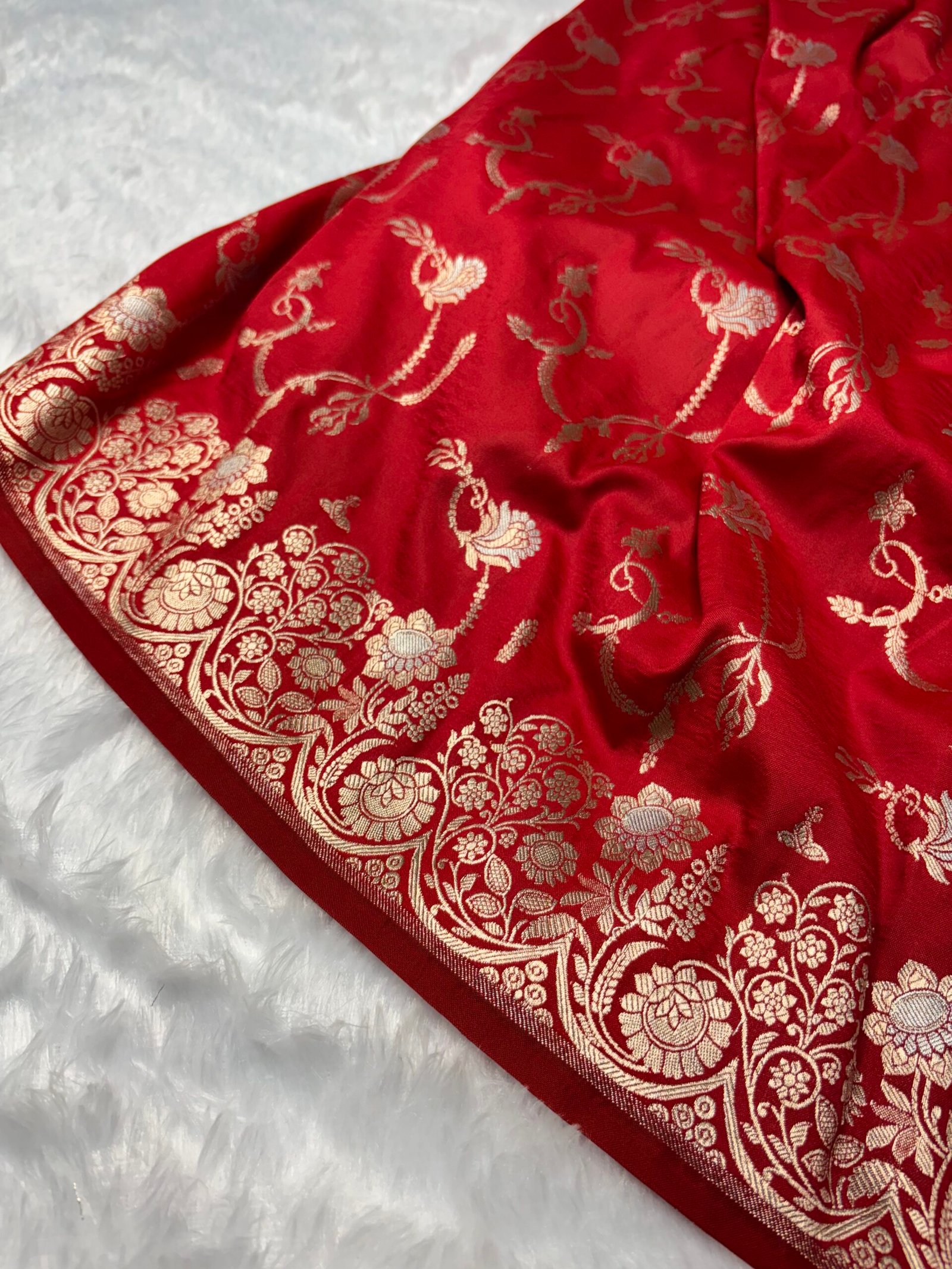 Red Mashru Katan Silk Banarasi Saree-Border Detail