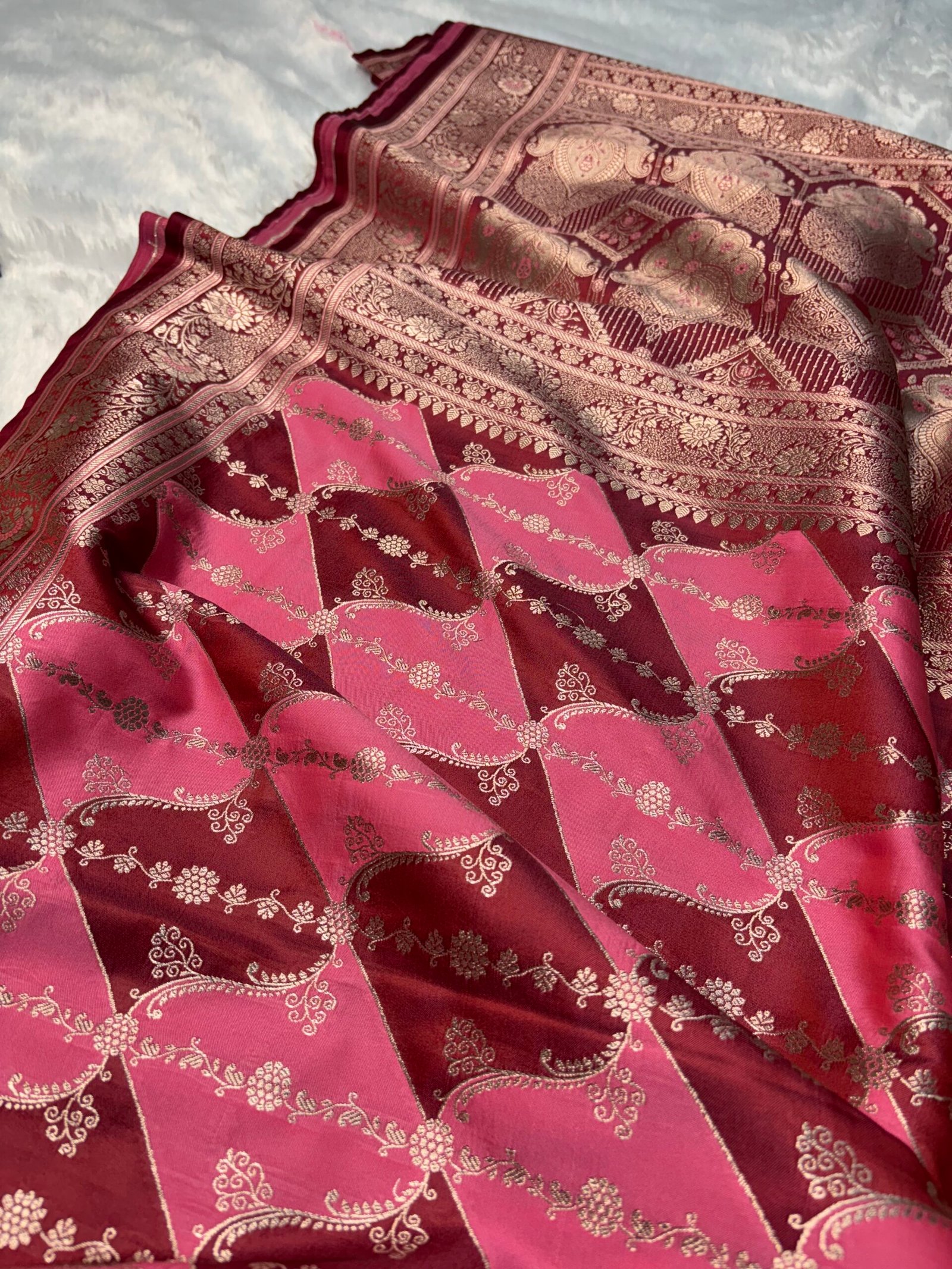 Rose Pink Banarasi Rangkat Mashru Silk Saree-Design Close Up