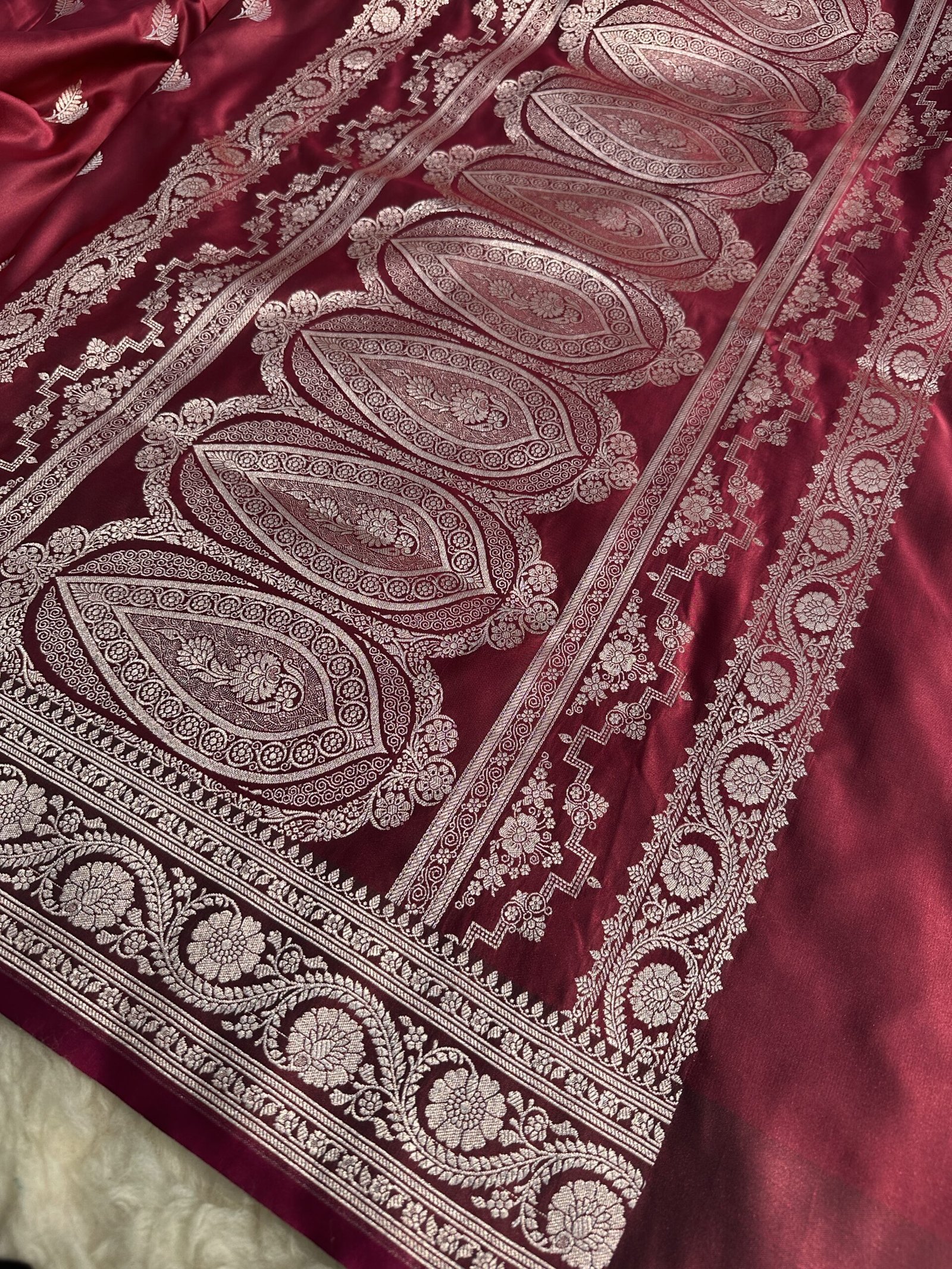 Wine Maroon Mashru Katan Silk Banarasi Saree-Pallu Detail